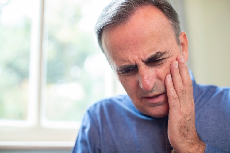 What can a dentist do in an emergency?